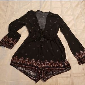 KENDALL & KYLIE open tie front romper, V-neck, M